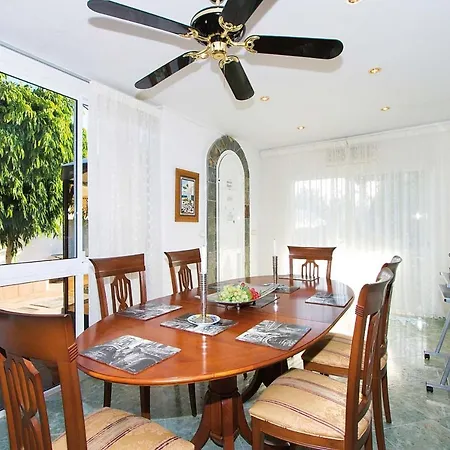 Puerto Del Carmen Sleeps 6 Air Con Wifi Villa